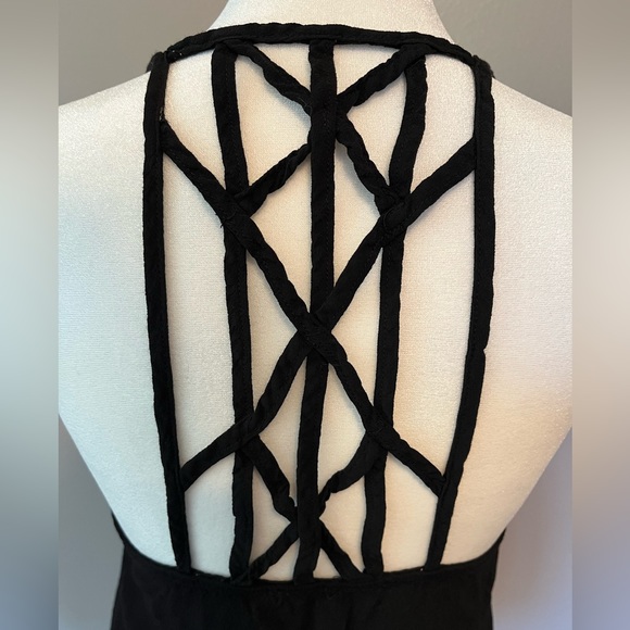 Patterned Back Tank Top - Picture 3 of 4